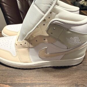 Nike Men's Cream and White Athletic Shoes